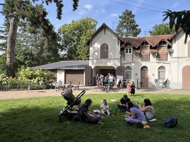 Une après-midi en famille au Parc du Dispensaire à Sartrouville